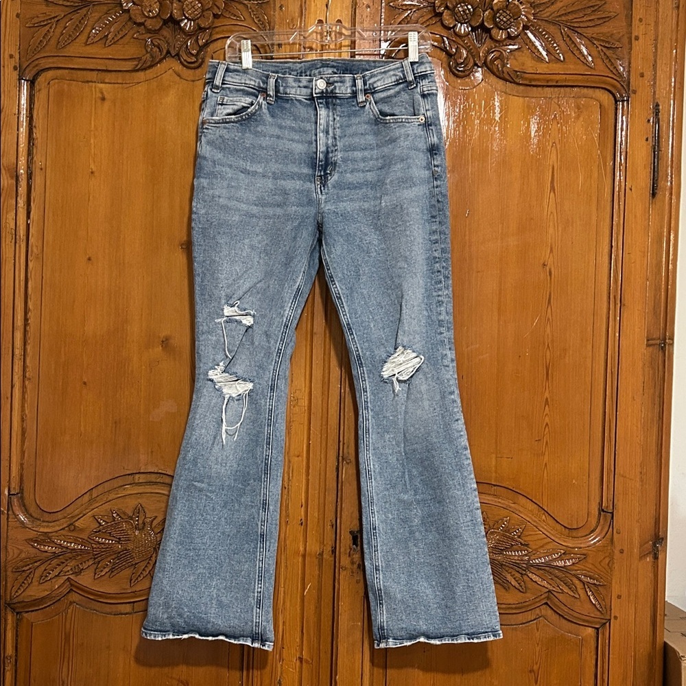 GAP Loose Fit Mid Rise Destructed Flare Light Blue Jeans. 10/30 - Picture 3 of 7